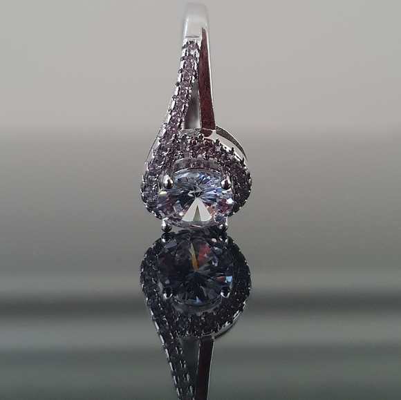 Pretty Assymetryc Round Diamond Ring - Picture 2 of 3